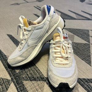 Women’s Nike Waffle Debut Retro Sneaker Size 6